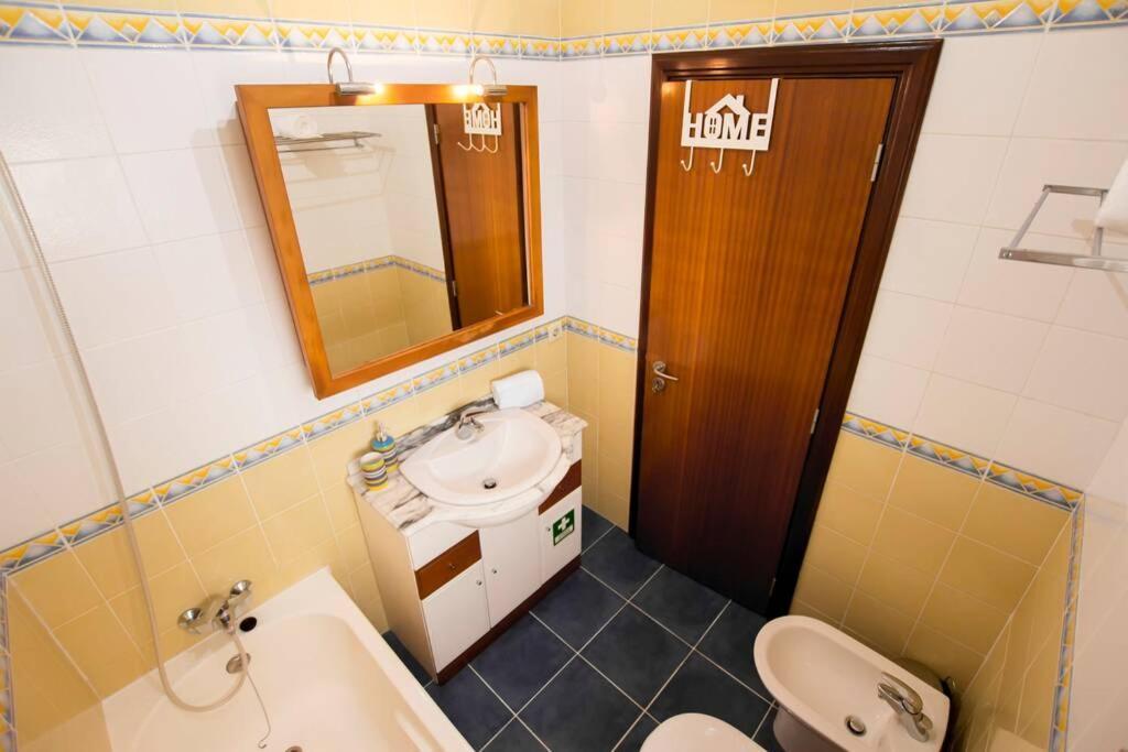 아베이루 Casa Da Torre Com Garagem Gratuito 아파트 외부 사진